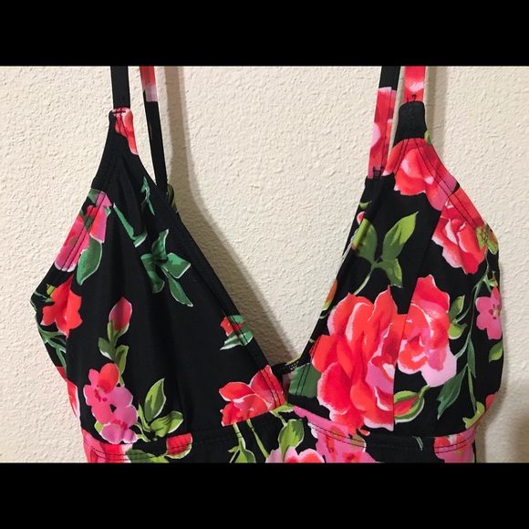 1 piece Bathing Suith - Picture 2 of 8